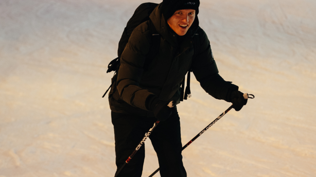 Arcady collega’s langlaufend door de sneeuw in Lapland